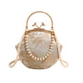 Sac brocart beige vintage avec broderies dorées, anse métal et chaîne de perles - Bleu