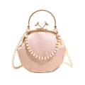Sac shell en soie jacquard rose avec motifs floraux, cadre doré et perles - Rose