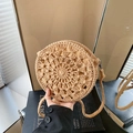 Sac bandoulière rond en paille beige fait main avec pompons et détails au crochet - Kaki