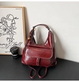 Retro bordeauxrode draagtas van oliewasleer met gouden bel en hobo-schouderbanden - Rood