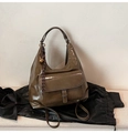 Retro diepolijst olijfgroen leren hobo-tas met gouden belbedeltje en een schouderband - Groen