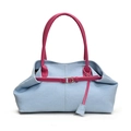 Bolso tote de mezclilla azul claro con asas de color rojo rosa y hebilla dorada - Azul Claro & Rosa
