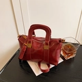Borsa a tracolla retrò bordeaux in pelle lucida cerata con accenti dorati vintage - Borgogna