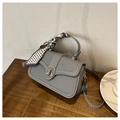 Grey patchwork crossbody handbag with woven flap and decorative geometric silk scarf - Blue