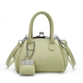 Borsa a mano verde chiaro in pelle martellata con ciondolo mini borsa e tracolla - Verde Militare
