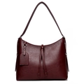 Bolso hobo minimalista en cuero mate burdeos con detalles de borlas dobles de piel - Burdeos
