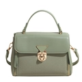 Borsa sottospalla verde avocado con patchwork in tela e chiusura dorata a triangolo - Verde