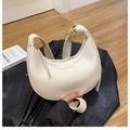 Chic white crescent handbag with lychee pattern leather and gold-toned hardware - Off White