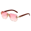 Occhiali da sole a giorno con croce di strass, lenti sfumate rosa e aste effetto legno - Montatura Oro Sfumata Rosa