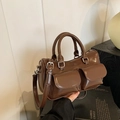 Sac bowling vintage marron en cuir brillant avec doubles poches et bandoulière amovible - Marron