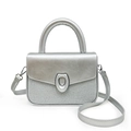 Bolso bandolera plateado metalizado con solapa semicircular y hebilla de metal oval - Plateado