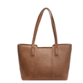 Borsa tote in pelle marrone con texture vintage e logo in rilievo su sfondo bianco - Cachi