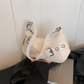 Borsa a spalla retrò in pelle bianco crema con cinturini a fibbia e dettagli argento - Bianco