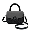 Bolso bandolera con solapa de sarga gris y cuerpo de diamantes de imitación negros brillantes - Negro