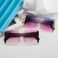 Oversized rimless sunglasses with gradient purple lenses and golden metal temples - Gradient Pink (C9)