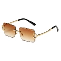 Randloze zonnebril met bruin verloop, geschulpte randen en gouden C-vormige metalen pootjes - Goud Frame Verloop Thee