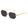 Randloze zeshoekige metalen zonnebril met donkergrijze glazen en gouden pootjes - Gouden Frame Grijze Lens