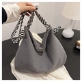 Détail du sac cabas en velours côtelé gris avec poignées en corde torsadée - Gris