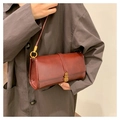 Retro burgundy shoulder bag with glossy leather finish and vintage gold metal clasp - Red