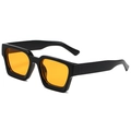 Lunettes de soleil rétro carrées à monture noire épaisse et verres orange vif - Noir Brillant / Verres Oranges