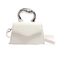 Bolso trapezoidal blanco minimalista con asa plateada artística y solapa tipo sobre - Blanco