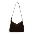 Sac hobo en daim marron foncé avec bandoulière réglable et fermeture éclair dorée - Café (Mat)