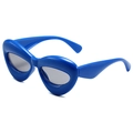 Lunettes de soleil œil de chat avec monture bleu vif en forme de lèvres et verres gris - Monture Bleue Verres Gris
