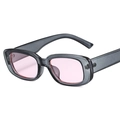 Lunettes de soleil rétro à petite monture grise translucide et verres rose clair - Monture Grise Transparente Verres Roses