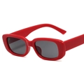 Lunettes de soleil rectangulaires rétro avec monture rouge vif et verres foncés chic - Monture Rouge Pleine Verre Gris