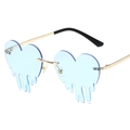 Lunettes de soleil Y2K cœur fondant bleu clair avec monture dorée sur fond blanc - Monture Dorée Verres Bleu Transparents