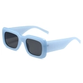 Lunettes de soleil carrées bleu clair avec verres gris foncé vue sous un angle de 45 degrés - Monture Bleu Fruit Verres Gris