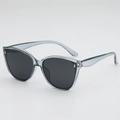 Stylishe Cat-Eye Sonnenbrille mit blauem transparentem Rahmen und dunklen Gläsern - Grauer Rahmen Graue Gläser