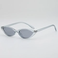 Gafas de sol retro cat-eye con montura azul translúcida y lentes grises en ángulo de 45° - Montura Gris Translúcida Lentes Gris Claro
