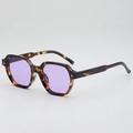 Lunettes de soleil polygonales en écaille avec verres violets et détails dorés - Monture Écaille Verres Violets