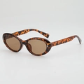 Lunettes de soleil ovales rétro écaillées avec verres bruns et détails dorés - Monture Léopard / Verres Thé