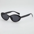 Occhiali da sole cat-eye neri con eleganti dettagli decorativi in metallo argento - Montatura Nera Lenti Grigie