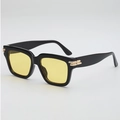 Grote zwarte vierkante zonnebril met gele glazen en goudkleurige metalen accenten unisex - Zwart Frame Gele Lenzen