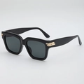 Klassieke oversized vierkante zwarte zonnebril met gouden metalen accenten voor uniseks - Zwart Frame Grijze Lenzen