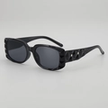Lunettes de soleil noires rectangulaires avec texture matelassée et clous en argent - Monture Noire Verres Gris