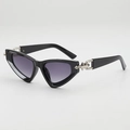 Occhiali da sole retrò cat-eye con montatura nera, lenti viola sfumate e dettagli argento - Montatura Nera Lente Grigia Sfumata
