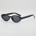 Occhiali da sole ovali neri con borchie a stella argentate per un look alla moda - Montatura Nera Lenti Grigie
