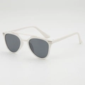 Lunettes de soleil enfant monture blanche moderne, verres gris et pont métallique - Monture Blanche Verres Gris