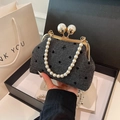 Graue Abendtasche mit Fischgrätenmuster, schwarzen Punkten und Perlen-Griff - Schwarze Punkte (Graues Fischgrätmuster)