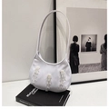 Schicke weiße Halbmond-Schultertasche mit trendigen Perlenfransen und Nylon-Riemen - Weiß