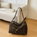 Grand sac cabas en toile à motif léopard avec fines anses noires en cuir - Imprimé Léopard