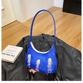 Blaue Hobo-Bag aus Nylon mit silbernen Perlenfransen und einem Schultergurt - Blau