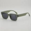 Gafas de sol retro cuadradas en gris-verde translúcido con remaches de metal plateado - Montura Verde Oliva Lentes Grises