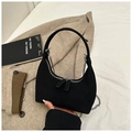 Sac demi-lune noir en daim minimaliste avec bandoulière chaîne et fermeture éclair double - Sans Pendentif / Noir