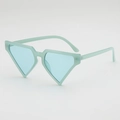Gafas de sol triangulares verde menta, diseño geométrico chic para mujeres modernas - Montura Verde / Lentes Verdes