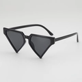 Gafas de sol negras geométricas triangulares con un diseño de montura vanguardista - Montura Negra Lente Gris